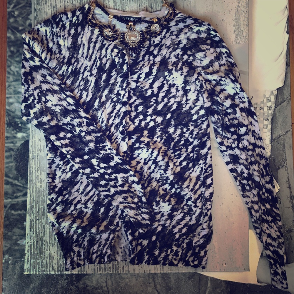 Black and white design cardi